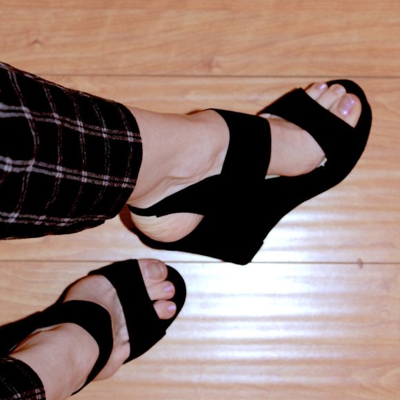 CHINESE LAUNDRY Black Suede Wedges NWOT - Picture 4 of 6